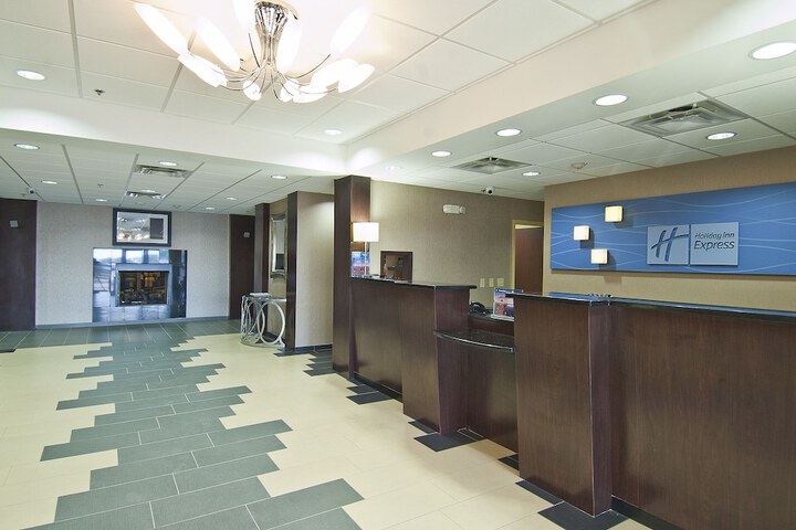 Holiday Inn Express & Suites Jackson / Pearl Intl Airport by IHG