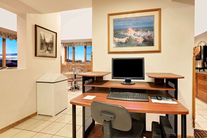 Business Center 18 of 18