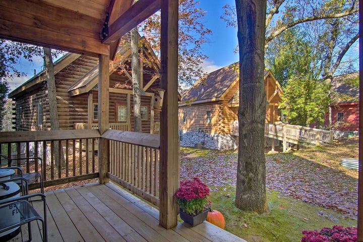 Rustic Rothbury Cabin w / Resort Amenity Access!