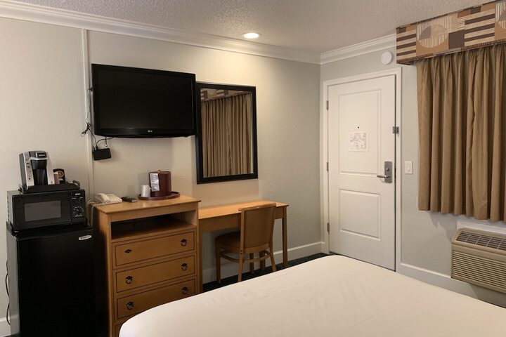 Room 18 of 40