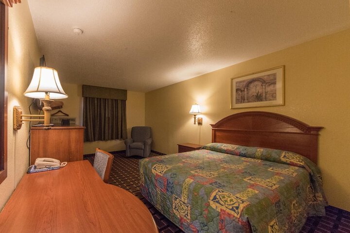 Room 15 of 19