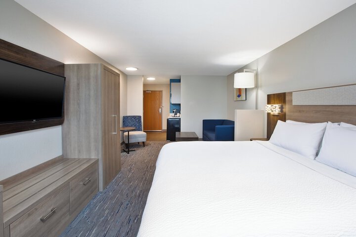 Holiday Inn Express & Suites Buffalo by IHG