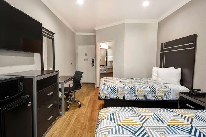 Room 26 of 47
