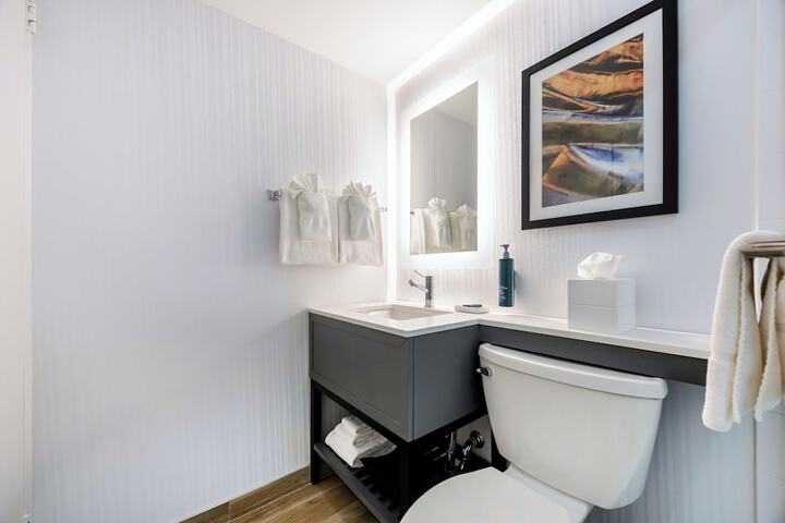 DoubleTree by Hilton New York JFK Airport
