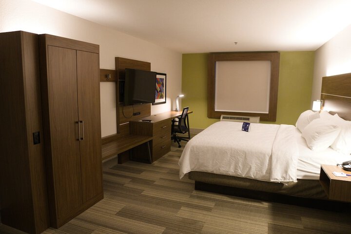 Holiday Inn Express & Suites Douglas by IHG