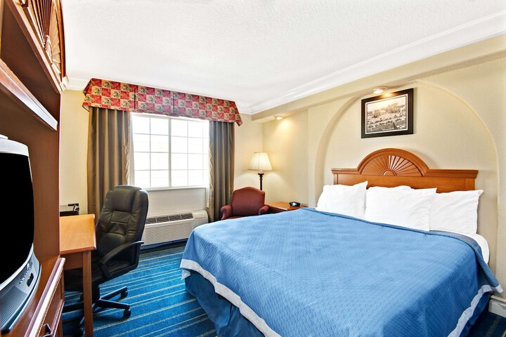 Room 17 of 43