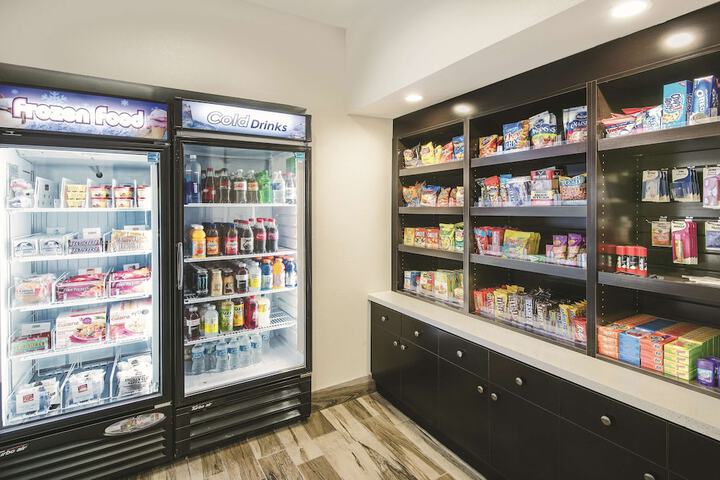 La Quinta Inn & Suites by Wyndham Karnes City - Kenedy