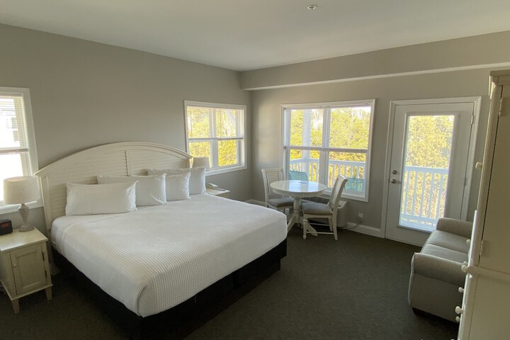Room 33 of 42