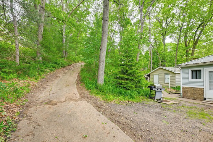 Lakefront Cabin w / Fire Pit Dock, & Boat Rental