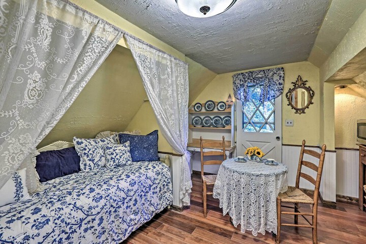 Chicago Creek B & B: 1 Mi to Mt. Blue Sky!