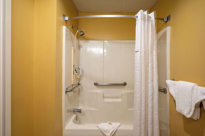 Super 8 by Wyndham Salisbury