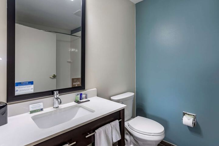 Room 9 of 28
