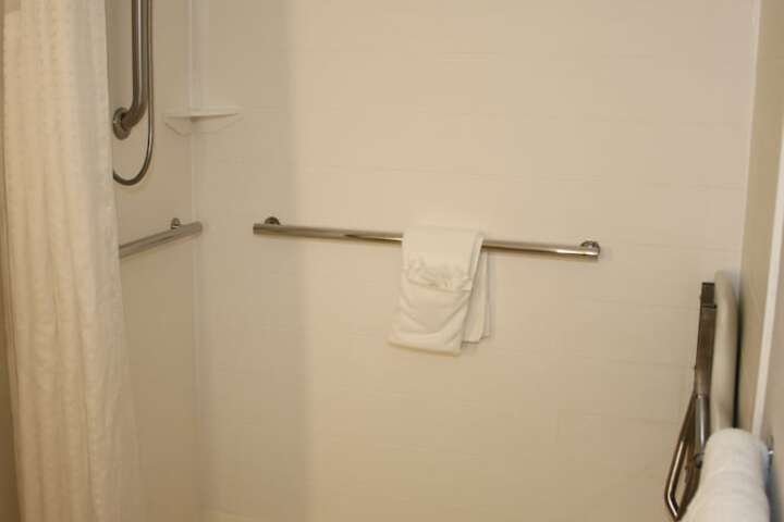 Holiday Inn Express & Suites Douglas by IHG