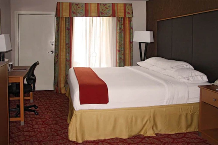 Room 26 of 46