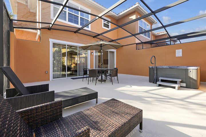 Regal Oaks Resort Vacation Townhomes by IDILIQ