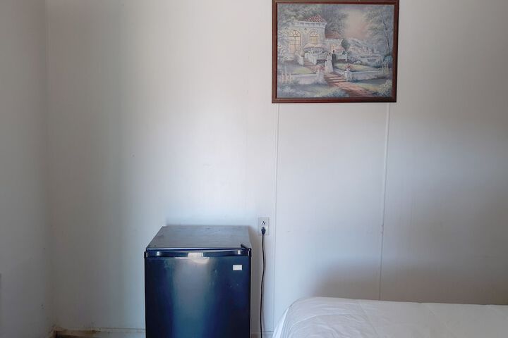 Room 17 of 28