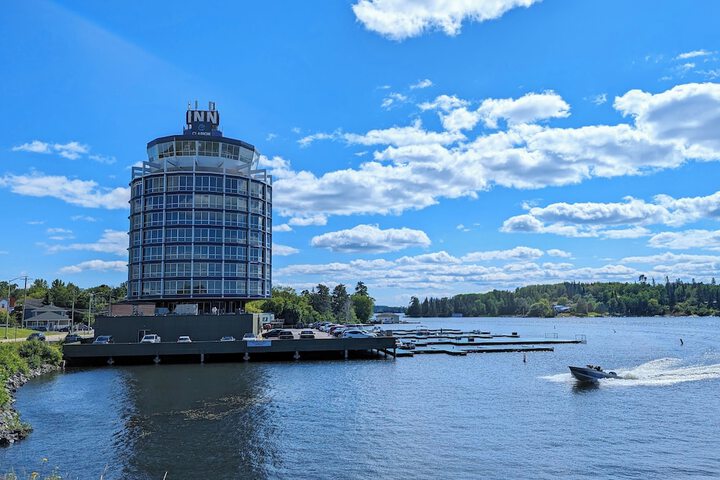 Clarion Lakeside Inn & Conference Centre