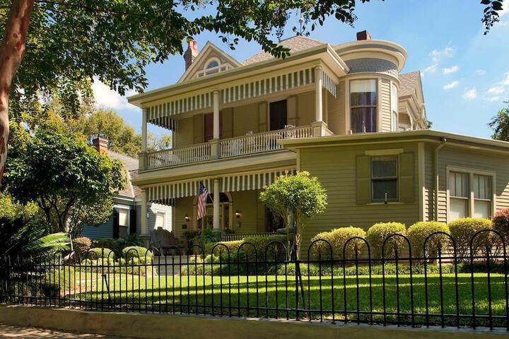 Devereaux Shields House