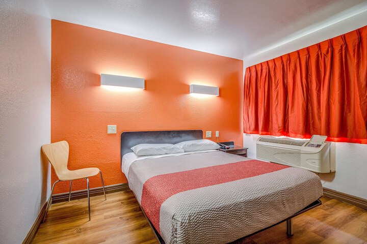 Room 14 of 30