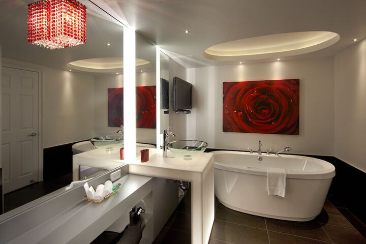 Room 53 of 127
