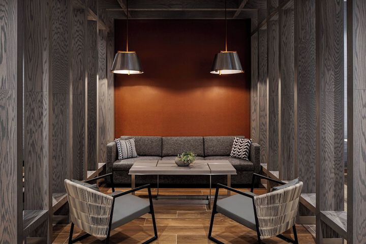Lounge 58 of 72