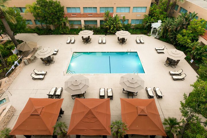 Hotel Exterior 34 of 34