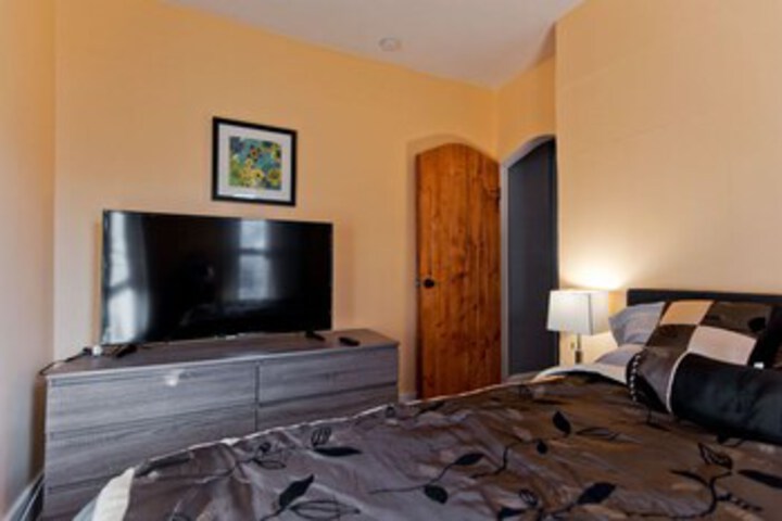 Amazing 5 Bedroom Downtown Ferndale House