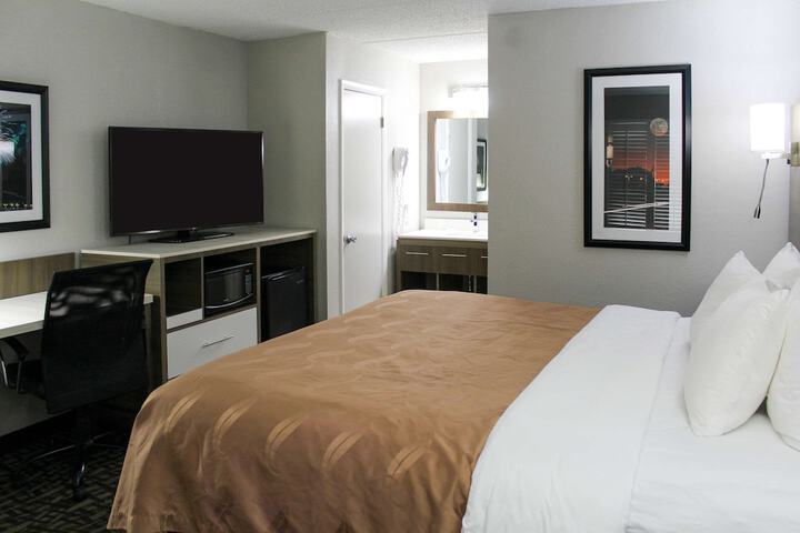 Room 14 of 27
