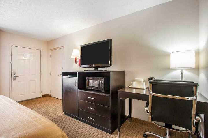 Room 21 of 32