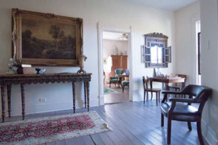 Munzesheimer Manor Bed & Breakfast