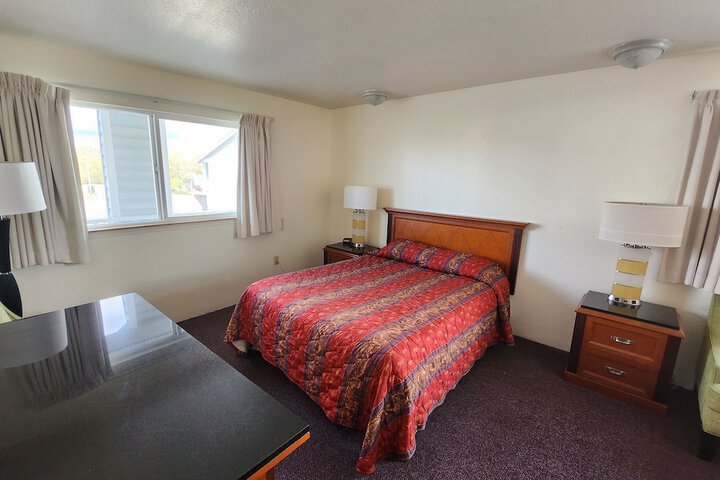 Room 33 of 40