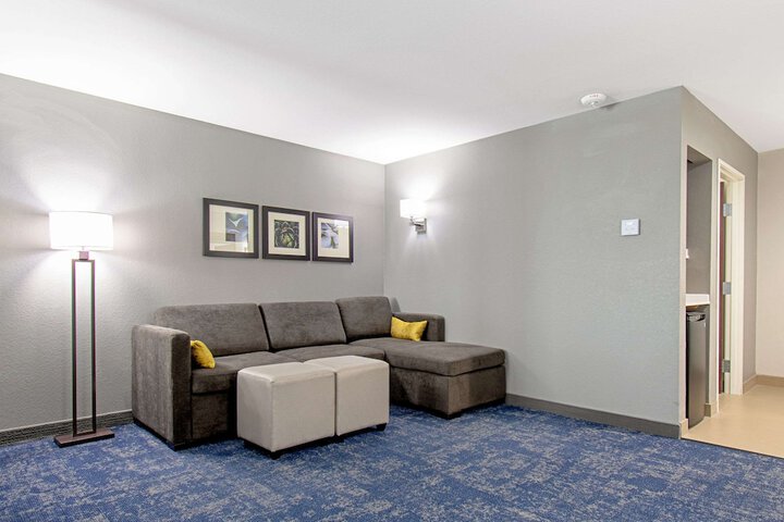 Comfort Suites Humble Houston IAH