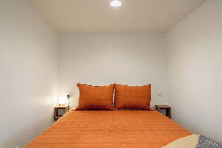 Room 27 of 120
