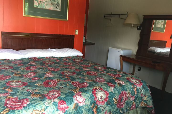 Room 9 of 10