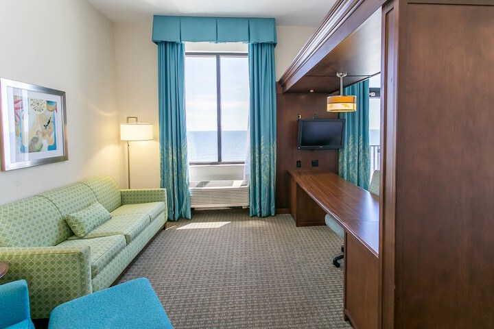 Room 100 of 146