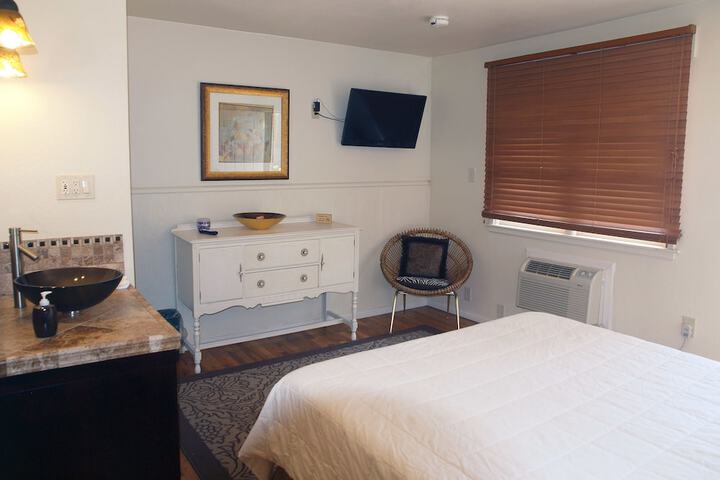Room 33 of 40