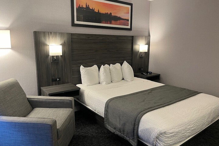 Room 17 of 44