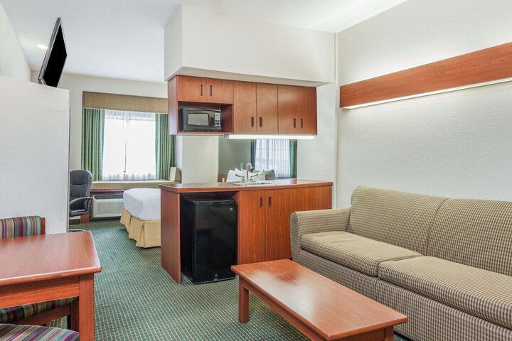 Room 21 of 28