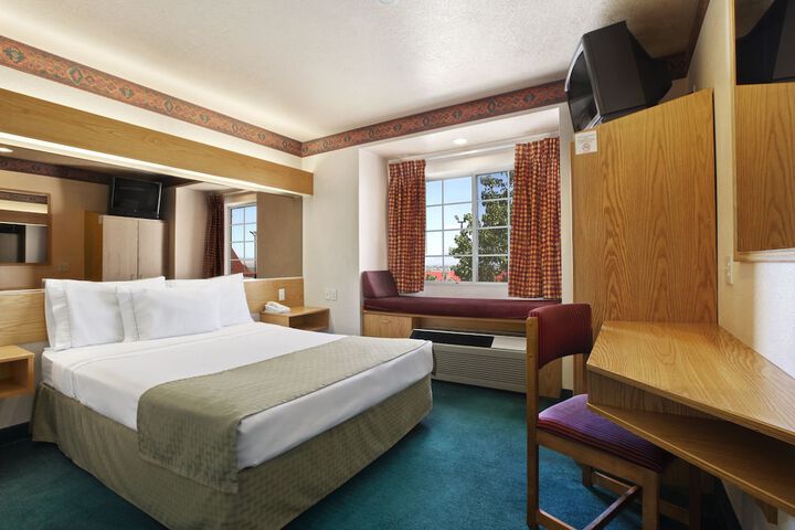 Room 17 of 25