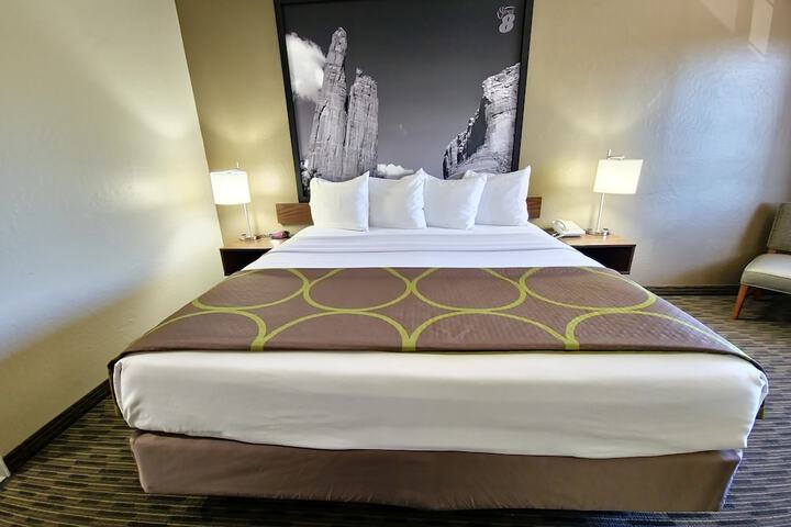 Room 32 of 65