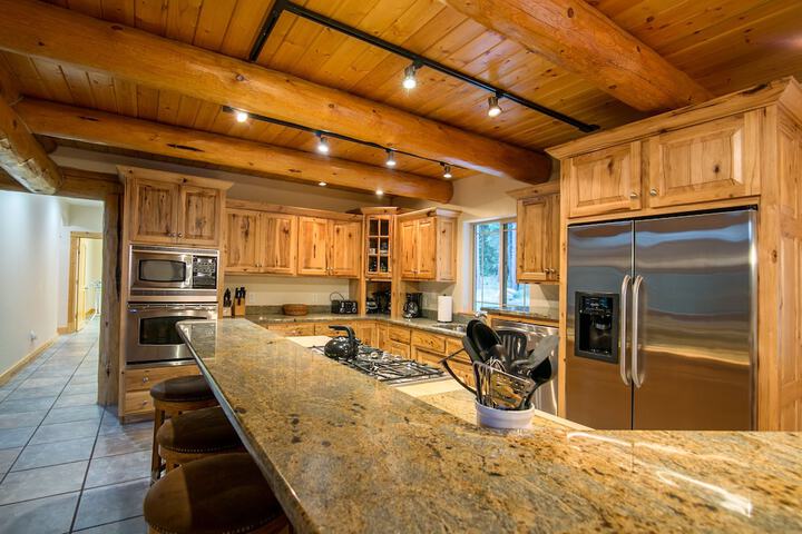 Pineview Lodge