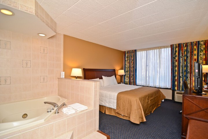 Room 10 of 32