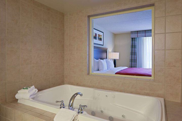 Room 9 of 17