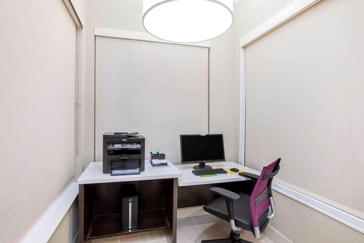 Business Center 43 of 44