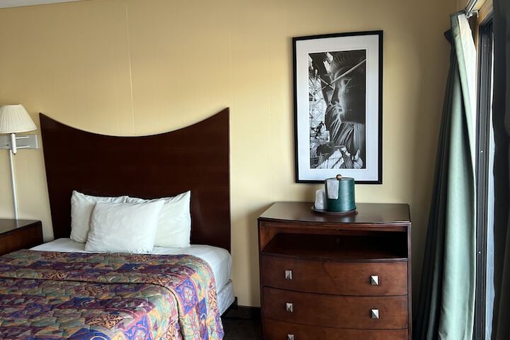 Room 310 of 443