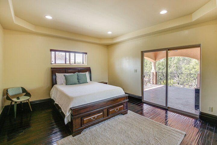 Spacious Fullerton Villa w / Private Pool & Hot Tub