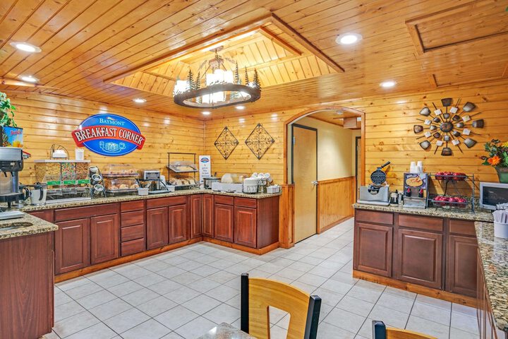 Baymont by Wyndham Gatlinburg on the River