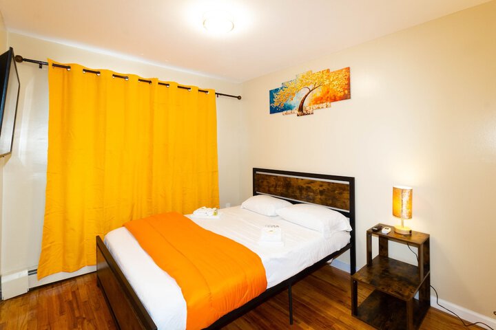 Room 32 of 76