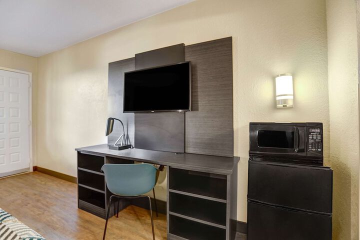 Room 27 of 35