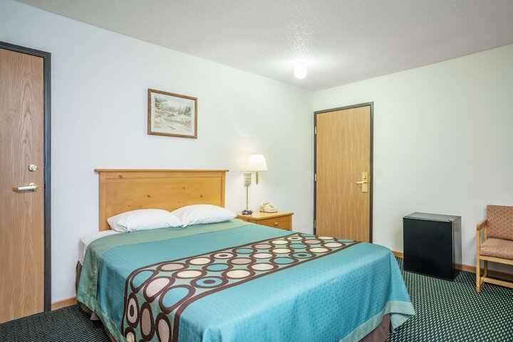 Room 11 of 20